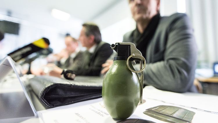 Bei der Handgranate handelt es sich um eine M52 aus dem ehemaligen Jugoslawien.