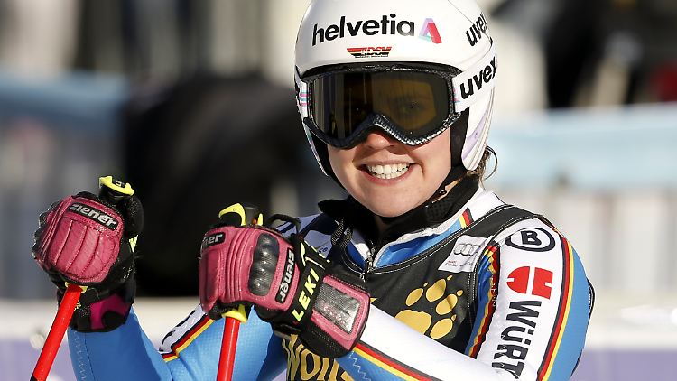 Viktoria Rebensburg bejubelt ihren zweiten Sieg in Serie.