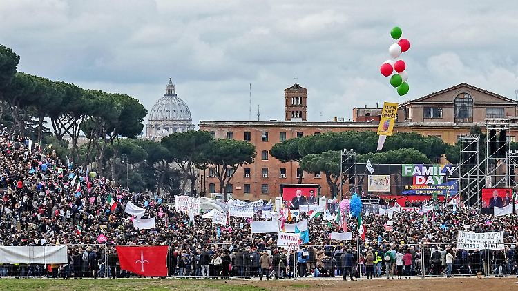 Die Gegner der Homoehe trafen sich im historischen Circo Massimo in Rom.