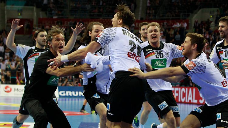 Auch ohne ihren Kapitän eilen die deutschen Handball bei der EM in Polen von Sieg zu Sieg. 