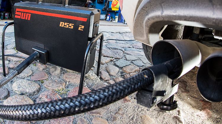 Wer Nachteile durch die Umrüstung von VW befürchtet, kann sein Auto im Abgaslabor des ADAC überprüfen lassen. 
