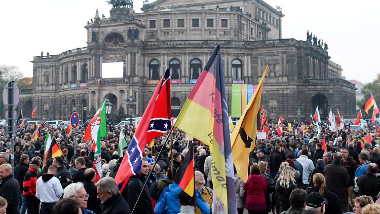Pegida-Demonstranten in Dresden im Oktober 2015.