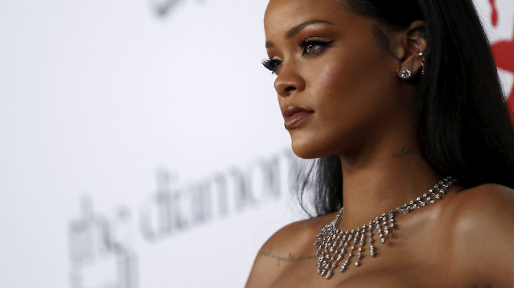 Immer wieder wird Rihanna von Stalkern bedroht. Nun schickte einer ein Video, dass ihn beim Onanieren zeigt.