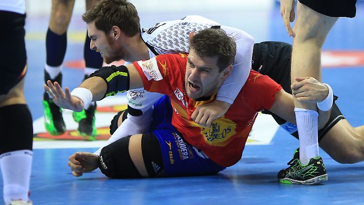 Am Boden: Spaniens Handballer nach dem Debakel gegen Deutschland.