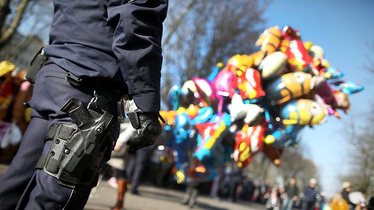 Beim Karneval sollen rund 2000 Polizisten im Einsatz sein.