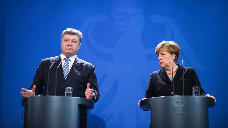 Merkel und Poroschenko sind besorgt über den nicht umgesetzten Waffenstillstand in der Ostukraine.