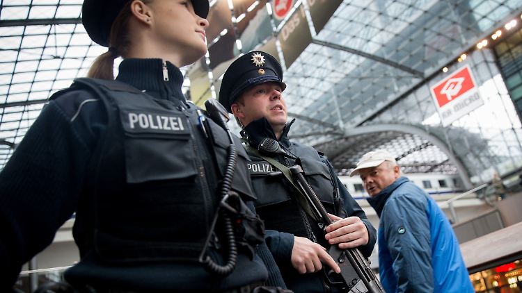 Grenzschutz, Luftsicherheit, Kampf gegen die Kriminalität und Schutz von Bahnhöfen, Fußballspielen und Karneval: Der Aufgabenkatalog der Bundespolizei wird nicht dünner.