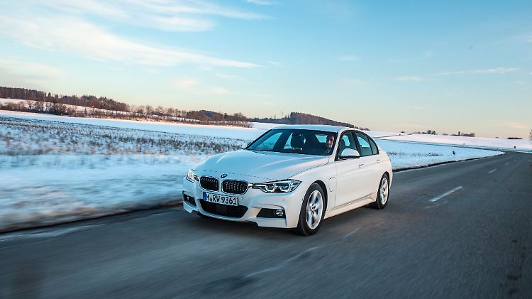 Ab März hat BMW mit dem 330e einen weiteren Plug-in-Hybriden im Portfolio. Mindestens 43.500 Euro müssen allerdings in den Bayer investiert werden.