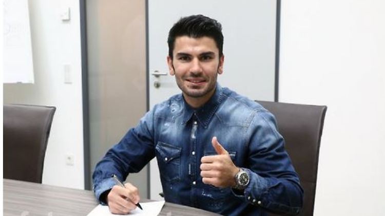 Unterschrieben: Serdar Tasci heuert beim FC Bayern München an.