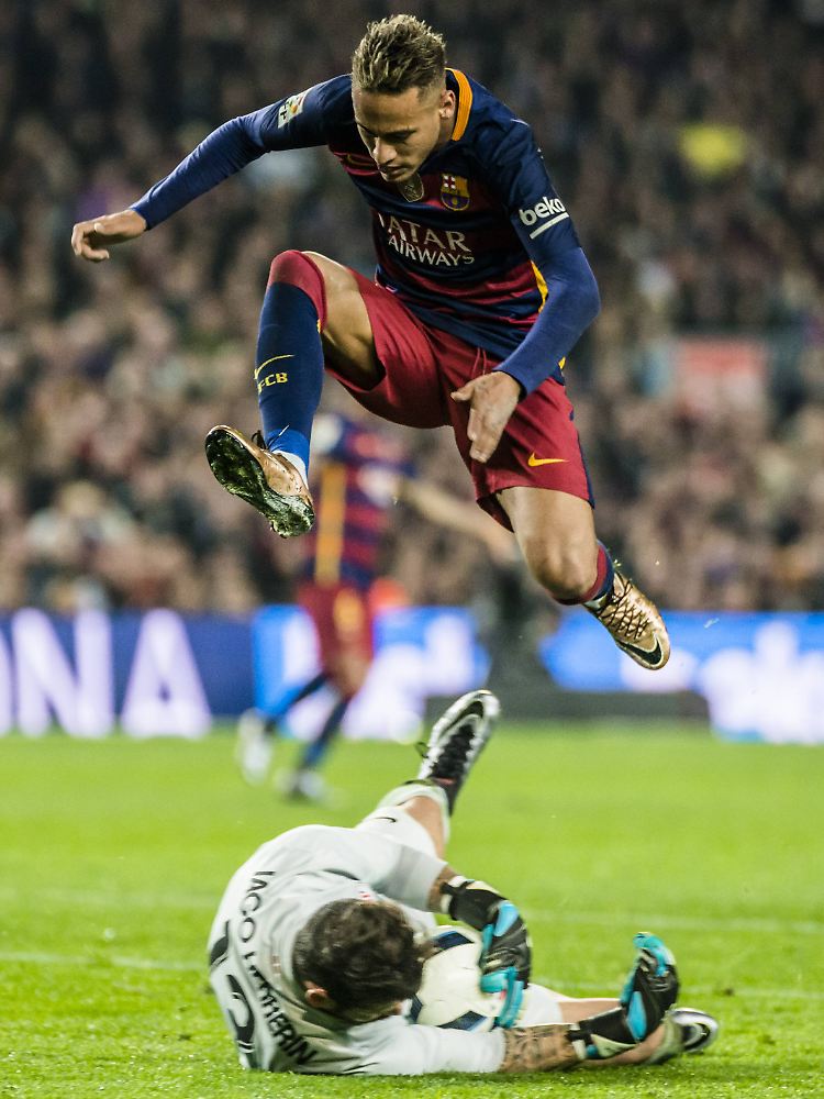 Auf den Spuren von Pep? Barcelonas Neymar gilt in England jedenfalls als heißer Kandidat auf einen Wechsel zu Man City.