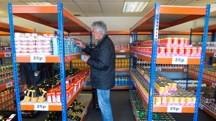 Recht spartanisch sieht's im EasyFoodstore aus - aber wichtig ist ja auch der Preis.