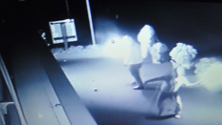 Ein Überwachungsvideo zeigt im Dezember 2015 einen Brandanschlag auf ein türkisch-islamisches Vereinsheim in Stuttgart.