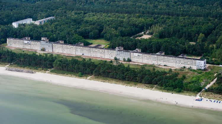 Ein Beton-Koloss aus der Vergangenheit: Block I des denkmalgeschützten früheren KdF-Seebads Prora auf der Insel Rügen.