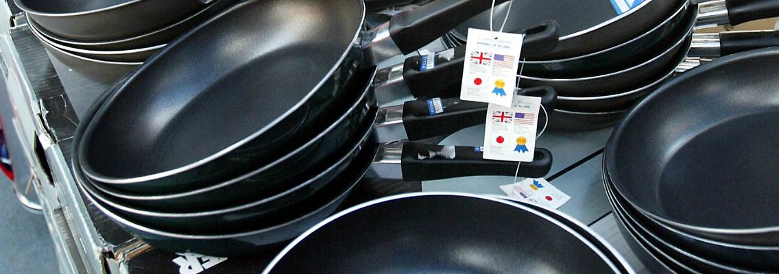 Bekanntester Anwendungsbereich von Teflon: Antihaft-Beschichtungen für Pfannen und Töpfe.