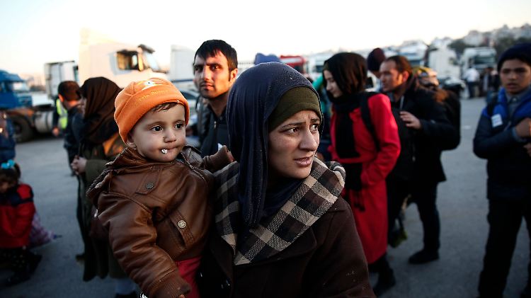 Flüchtlinge im Hafen von Piräus.