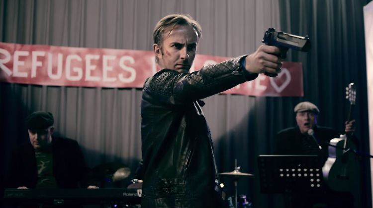 Schießt in seiner Til Schweiger Parodie alles kurz und klein: Jan Böhmermann.