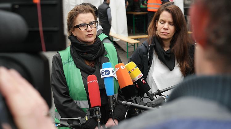 Christiane Beckmann (l) und Diana Henniges von der Initiative "Moabit hilft" werden bedroht.