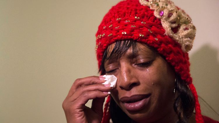 Wie Sharon Moore sind viele Bürger von Flint verängstigt. Das aggressive Flusswasser hat die alten Bleirohre der Stadt angegriffen und so das Blei freigesetzt.