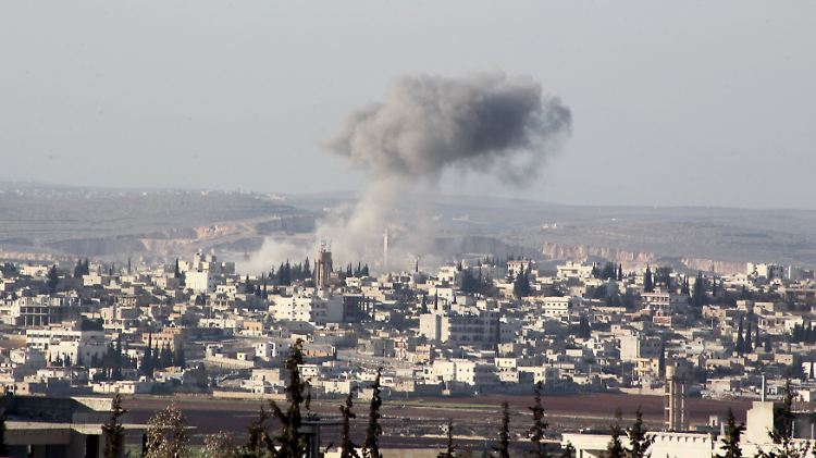 Angriff von Regimetruppen auf die Stadt Anadan in der Region Aleppo. 