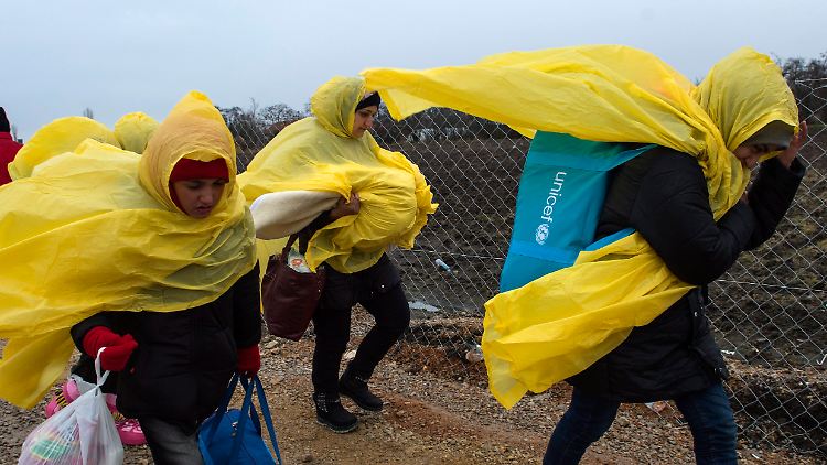 Weiterhin wollen Tausende Menschen über die Balkanroute nach Nordeuropa - mehrere Länder wollen ihre Zahl begrenzen.