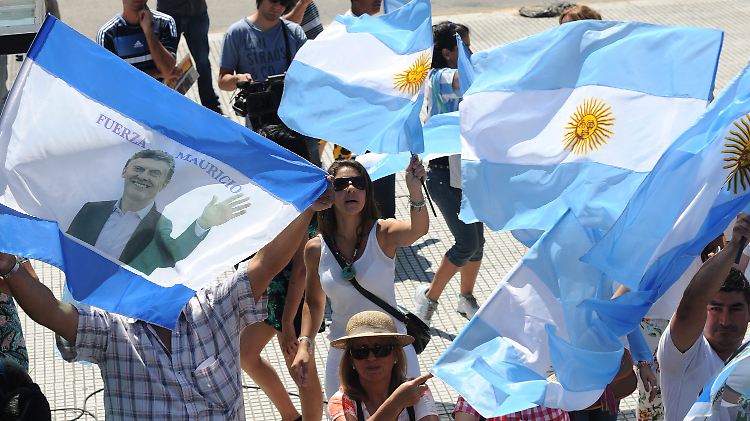 Der neue Präsident Mauricio Macri will den Schuldenstreit beenden und Argentinien zurück an die internationalen Finanzmärkte führen. 