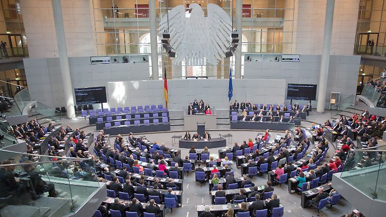 Jeder Bundestagsabgeordnete könnte ab Juli 250 Euro mehr im Monat verdienen - ganz ohne Diskussionen.