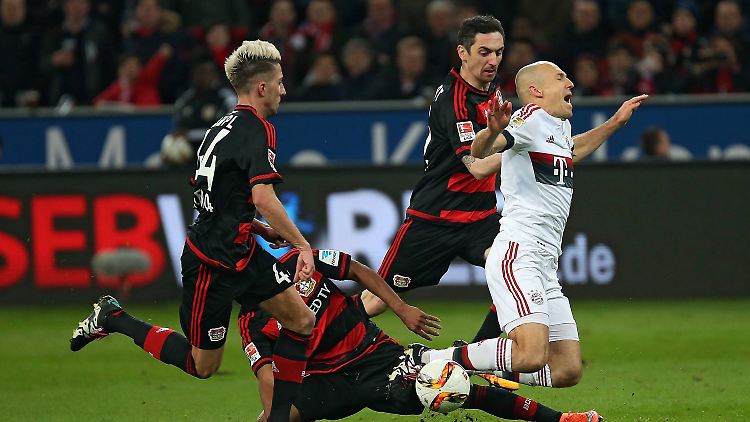 Arjen Robben stand in der Leverkusen in der Startelf des FC Bayern, hinterließ aber auf dem Rasen wenig Eindruck.