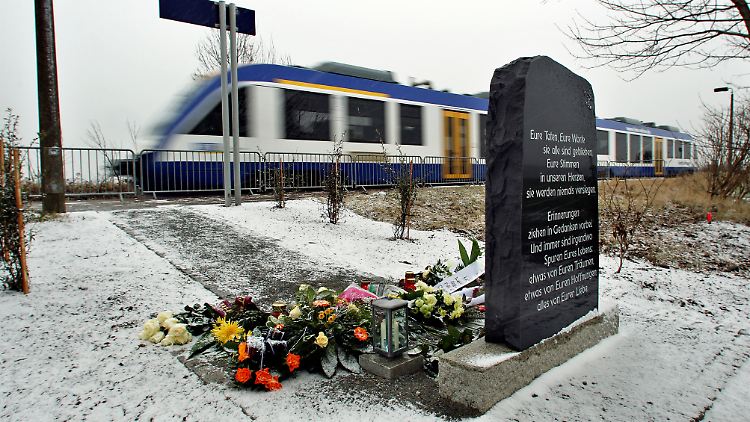 Im dichten Nebel starben Ende Januar 2011 bei dem Frontalzusammenstoß eines Güterzuges mit einer Regionalbahn in der Magdeburger Börde zehn Menschen.