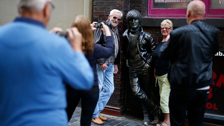 Als echter Beatles-Fan kann man John Lennon in Liverpool noch einmal treffen. 