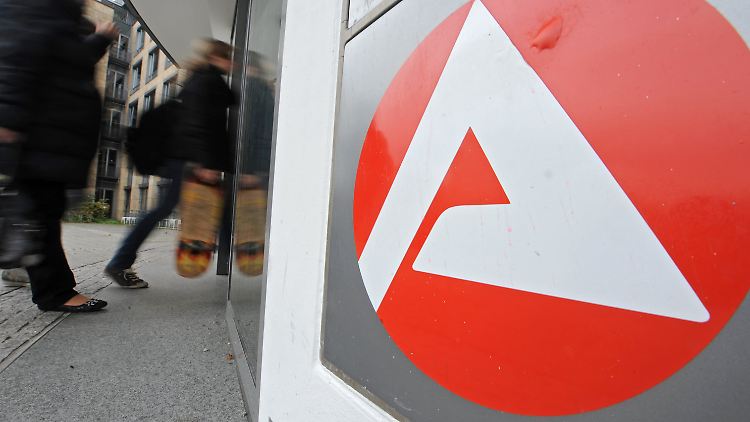 Das Jobcenter soll in Zukunft den Betroffenen die Leistungen versagen dürfen, bis die nötigen Unterlagen vorliegen.