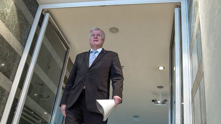 Der Politische Aschermittwoch fällt aus, trotzdem verschafft Horst Seehofer seinem Ärger über die Flüchtlingspolitik Luft.