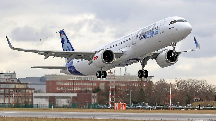Die Testmaschine hebt ab: Airbus verbindet mit der A321neo große Hoffnungen.