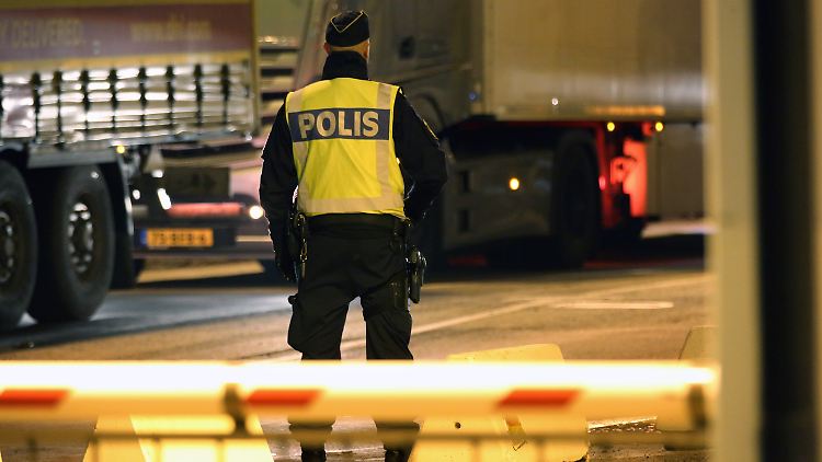 Die schwedische Polizei rechnet trotz Grenzkontrollen mit 140.000 Asylsuchenden in diesem Jahr.