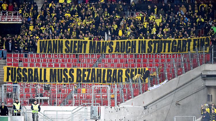 Protestbanner der BVB-Fans in Stuttgart.