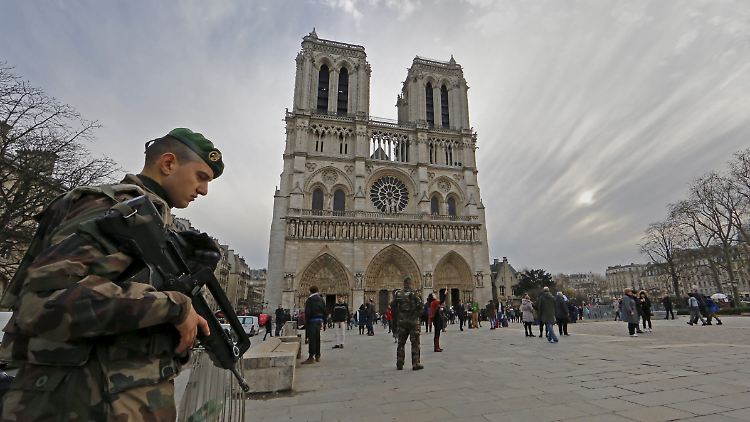 Soldaten werden möglicherweise in Paris noch länger stationiert.
