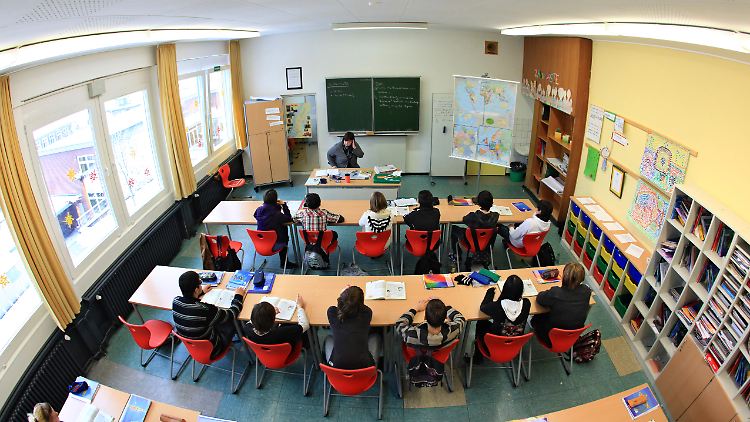 Für Schüler, die aus sozial benachteiligten Verhältnissen kommen, besteht ein höheres Risiko für Leistungsschwäche.