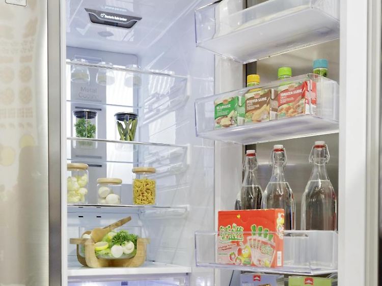 Wird der Kühlschrank geöffnet, kostet das jedesmal Strom - das kann bei zehnmaligem Öffnen am Tag rund 20 Cent pro Woche ausmachen.