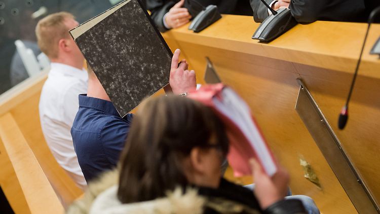 Die Angeklagten ziehen sich darauf zurück, betrunken gewesen zu sein.
