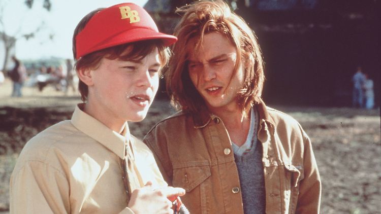 Damals nicht die besten Freunde: Leonardo DiCaprio (l.) und Johnny Depp in "Gilbert Grape - Irgendwo in Iowa".