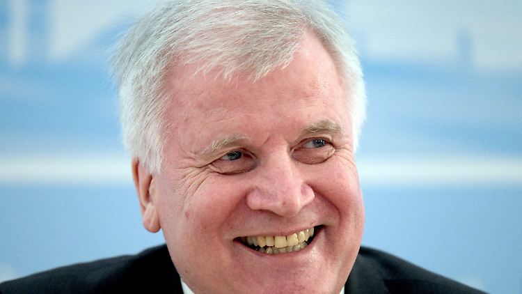 Horst Seehofer schießt verbal scharf - mit Vorliebe gegen die Politik der Kanzlerin.