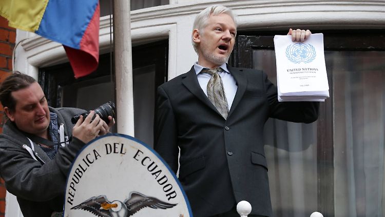 Seit 2012 harrt Assange in der Botschafts Ecuadors in London aus. 