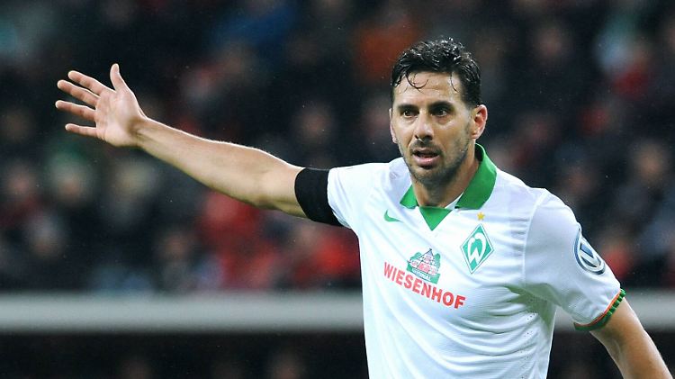 Wie bitte, München? Claudio Pizarro und Werder Bremen haben in dieser Pokalsaison nicht wirklich Glück mit der Auslosung.