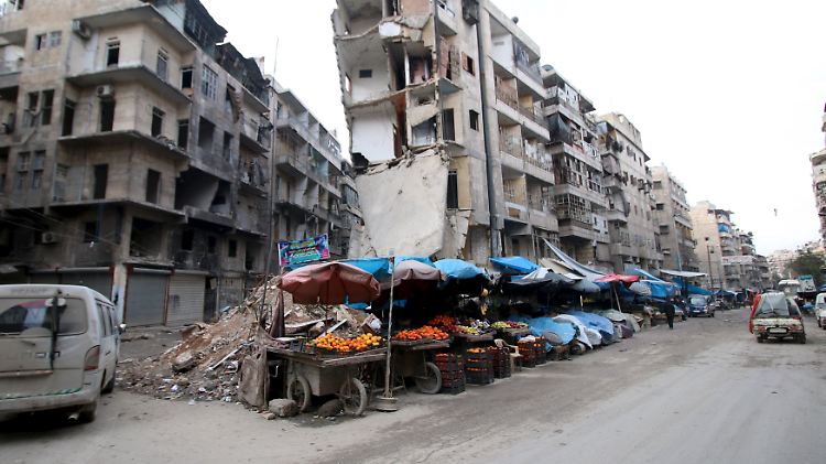 Straßenszene in Aleppo: Ein Leben in den Trümmern ist für viele Menschen nahezu unmöglich.