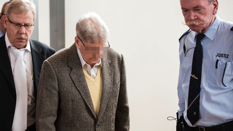 Etliche Holocaust-Überlebende treten als Nebenkläger gegen Reinhold H. auf.