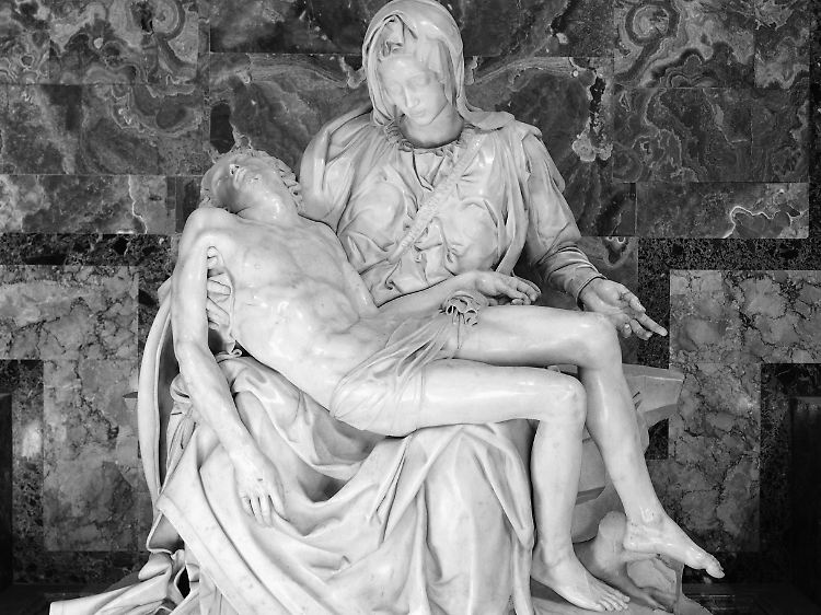 Die Darstellung der Pietà hat Michelangelo ein Leben lang beschäftigt. (im Bild: die Pietà im Petersdom in Rom)