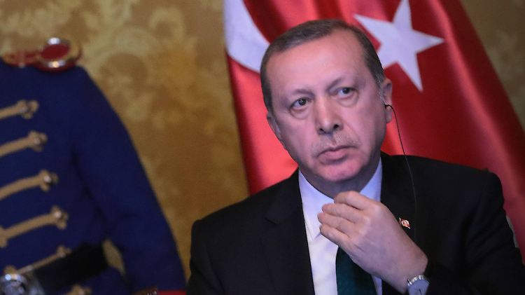 Erdogan warnte, wenn die Luftangriffe fortgesetzt würden, könnte es weitere 600.000 Flüchtlinge geben.