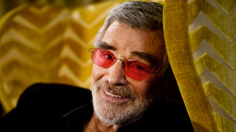 So sieht die Welt auch mit 80 definitiv rosa aus: Burt Reynolds.