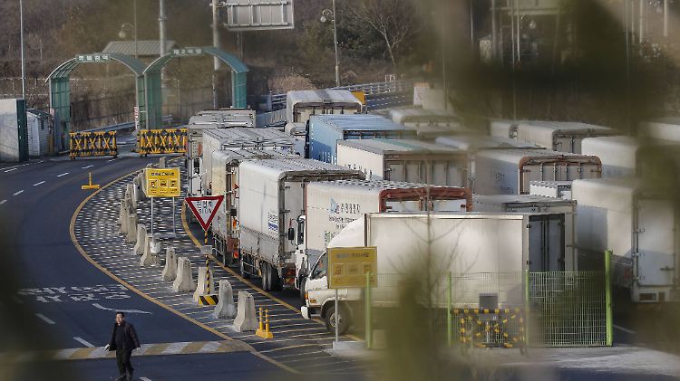 Südkoreanische Trucks an der innerkoreanischen Grenze.