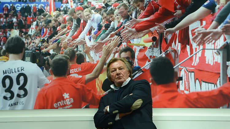 Harald Strutz erhält 9.000 Euro Aufwandsentschädigung pro Monat als ehrenamtlicher Präsident des FSV Mainz.