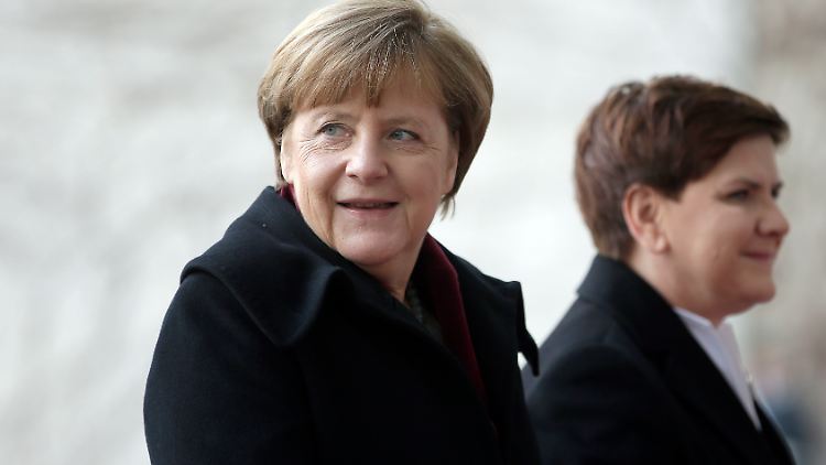 Angela Merkel empfängt die Regierungschefin des Nachbarlands Polen, Beata Szydlo, außergewöhnlich lange nach deren Amtsantritt.